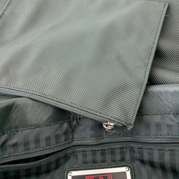 Tumi Green Messenger Bag Ballistic Nylon And Full-grain Leather Style 4367 - Picture 11 of 12